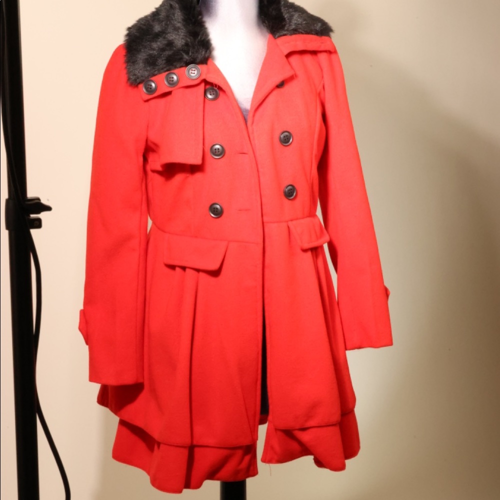 Red coat - Picture 5 of 7